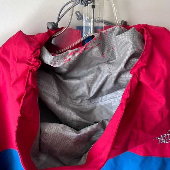 The North Face Red and Blue Raincoat Lightweight Water-Resistant Shell Medium - Picture 3 of 4